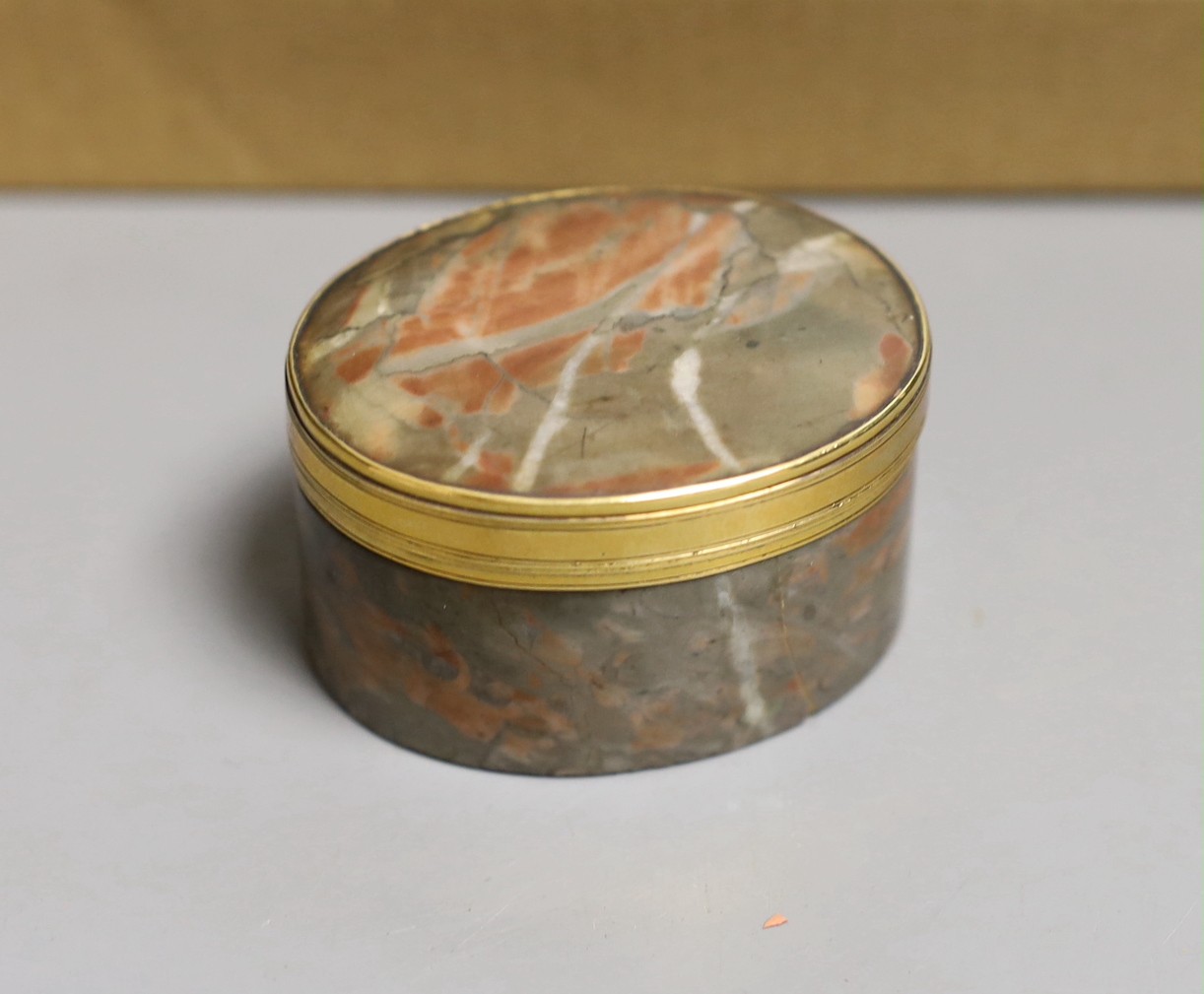 An engine turned silver cigarette case, two silver compacts and a vesta case, gross 7oz, an 18th century gilt mounted hardstone snuff box (a.f.), and sundries